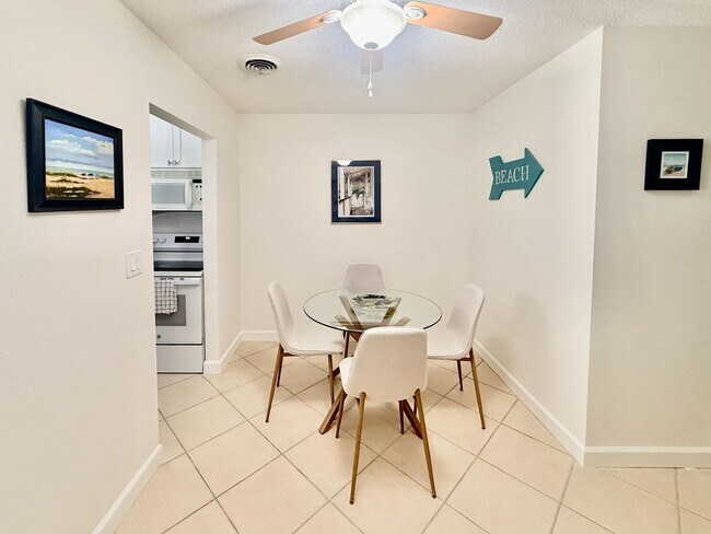 Building Photo - 1205 Tarpon Center Dr