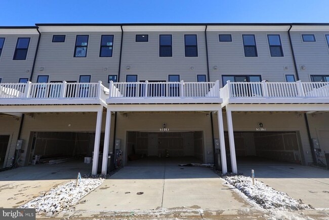 Building Photo - 5014 Henry King Wy