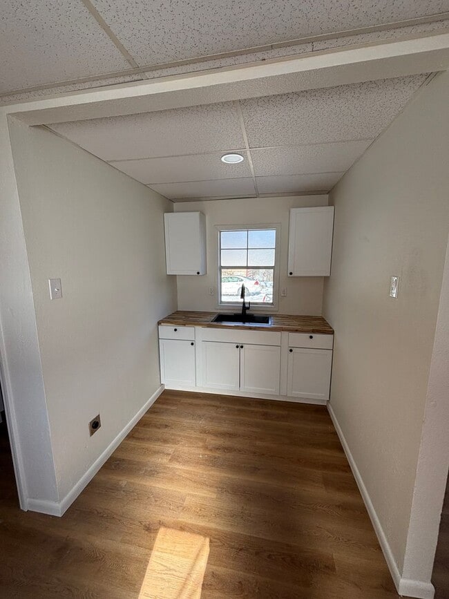 Building Photo - Country Aire