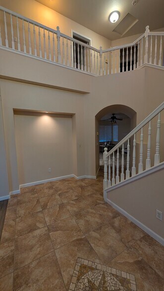 Building Photo - 2009 Foothill Vista Dr