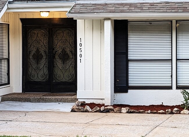 Building Photo - 10501 S Quebec Ave