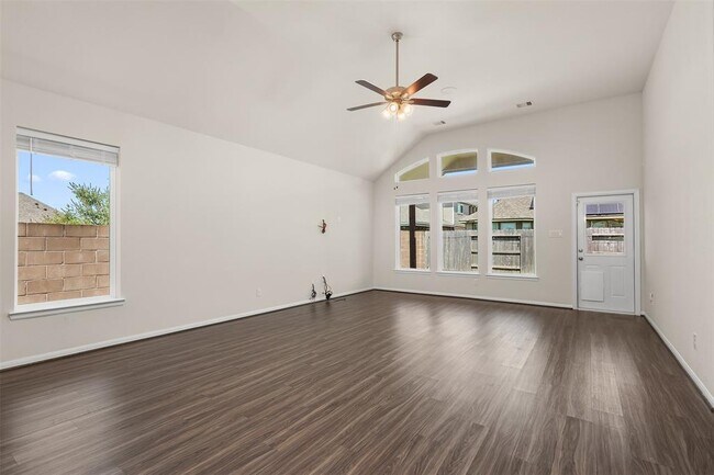 Building Photo - 2701 Bayrose Dr