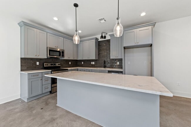 Building Photo - 409 Highland Park Ln