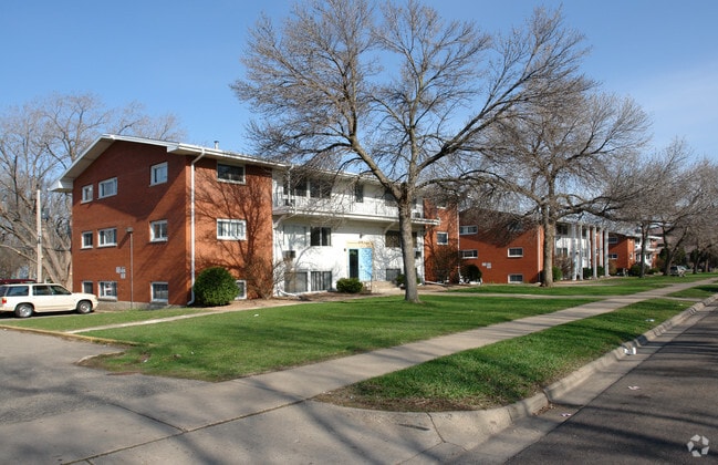 Building - Cedar Pointe Apartments