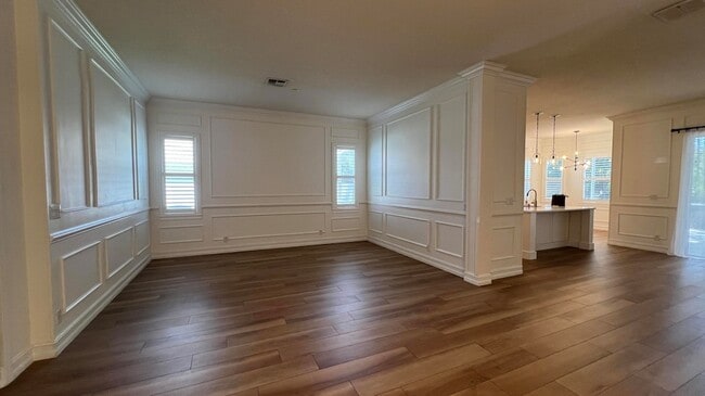 Building Photo - 104 NW Pleasant Grove Way