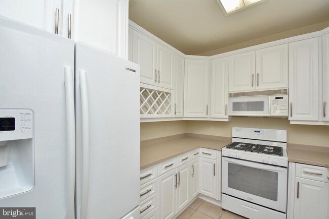 Building Photo - 2701 Bellforest Ct