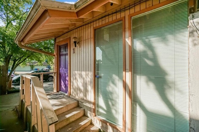 Building Photo - 1122 Hollow Creek Dr