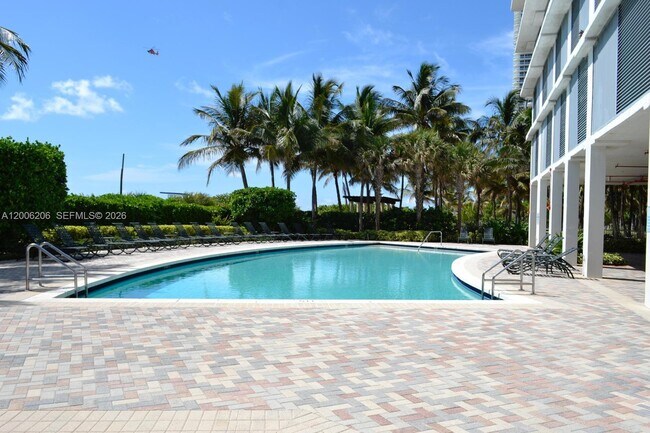 Building Photo - 6515 Collins Ave