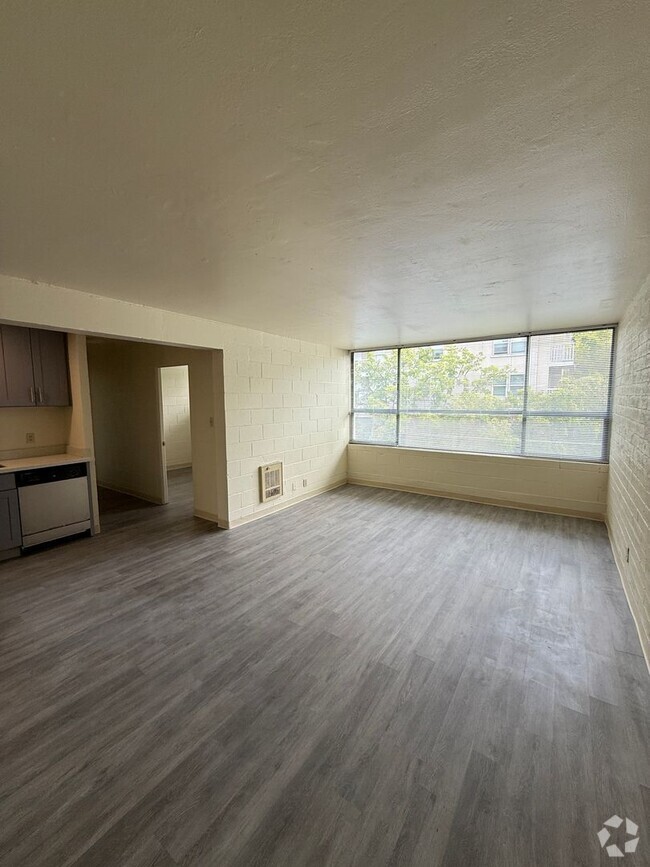 Building Photo - 430 E Howell St