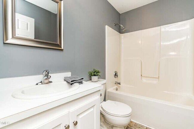 Building Photo - 526 Mill St