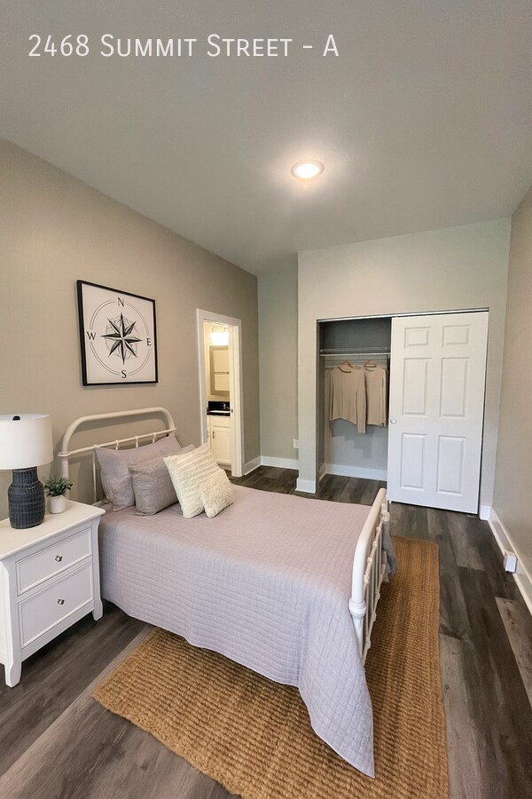 Building Photo - 2468 Summit St