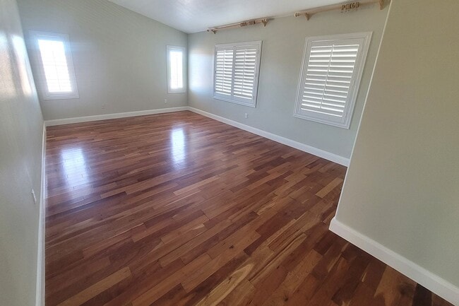 Building Photo - Wonderful 4+3 Bright-Sunny-Open in great Area!