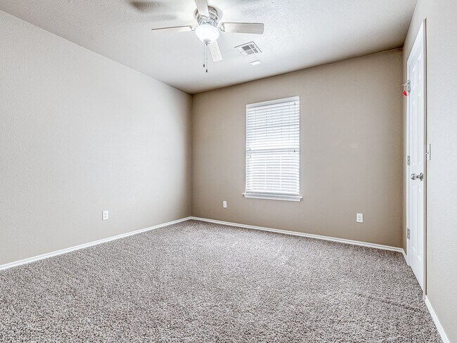 Building Photo - 1104 Westridge Dr