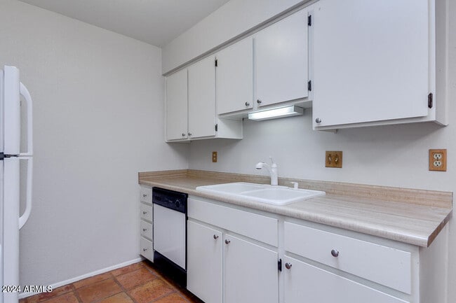 Building Photo - 195 N Cottonwood St