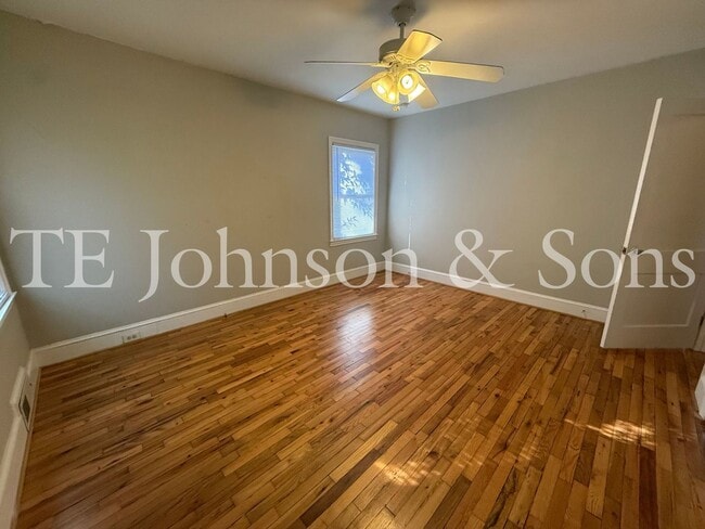 Building Photo - 864 Fenimore St