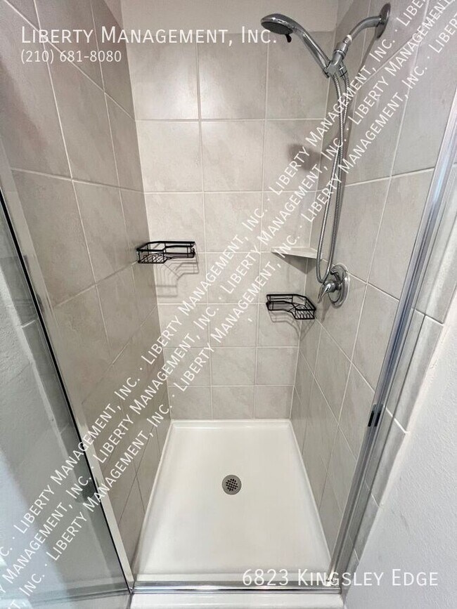 Building Photo - 6823 Kingsley Edge