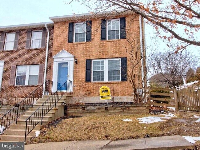 Primary Photo - 101 S Oak Cliff Ct