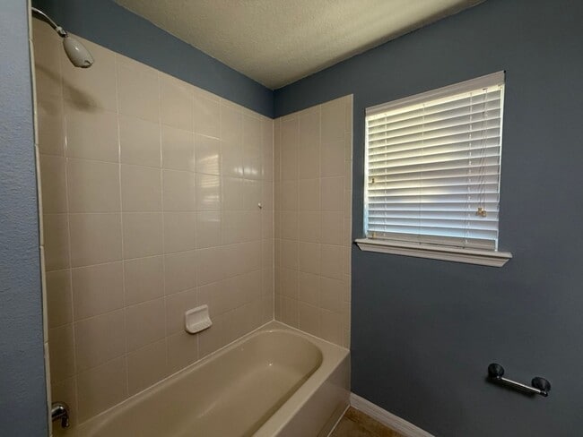 Building Photo - 5-Bed / 4.5 Bath Pool Home Available Now!