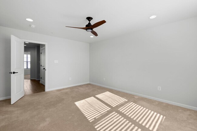 Building Photo - 3 Bed 2.5 Bath - Clarksburg Townhouse - Attached 2 Car Garage