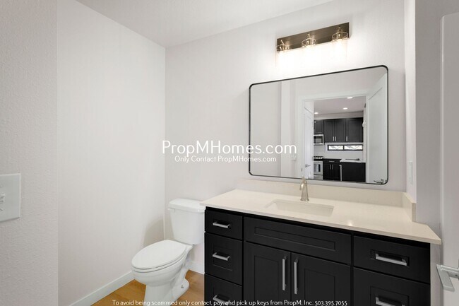 Building Photo - Updated Two Level Condo in the Heart of Do...