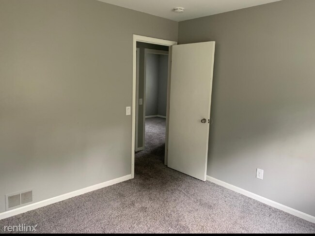 Building Photo - 3 br, 1 bath House - 29328 Tawas St