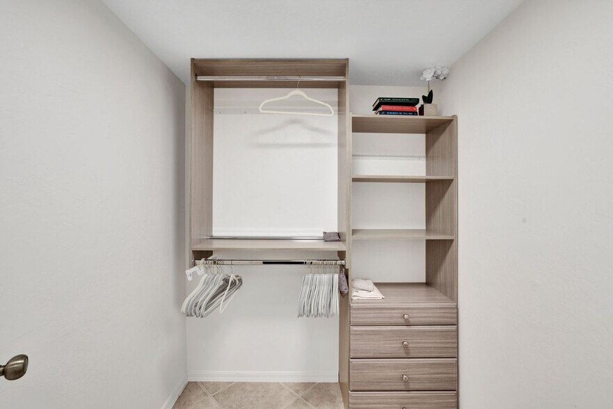 Building Photo - 6117 Montego Bay Loop