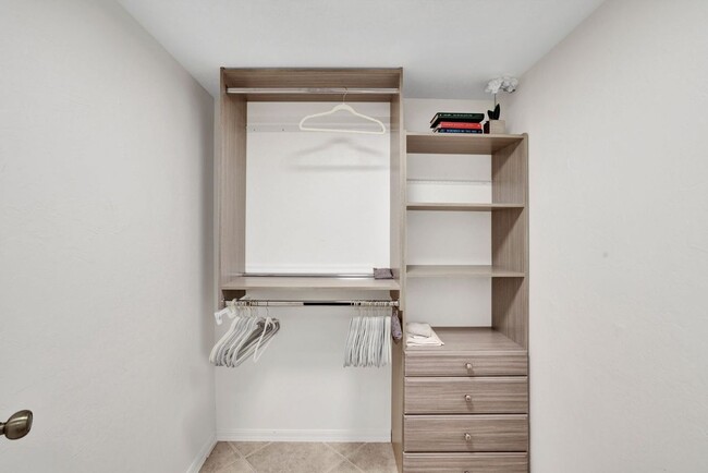Building Photo - 6117 Montego Bay Loop