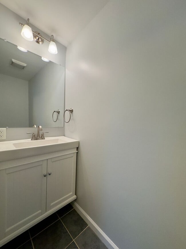 Building Photo - Charming 2 Bedroom/2.5 Bathroom Townhome in Upper Fells Point, MD!