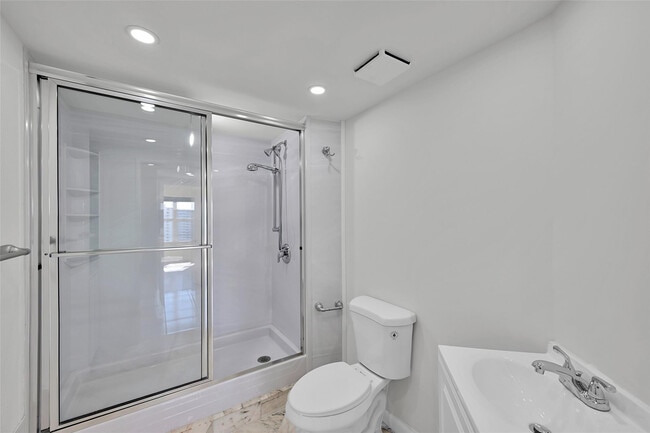 Building Photo - 3700 Galt Ocean Dr