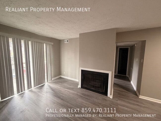 Building Photo - 2074 Fairmont Ct