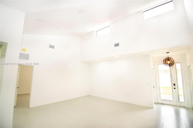 Building Photo - 8173 Silver Palm Ct