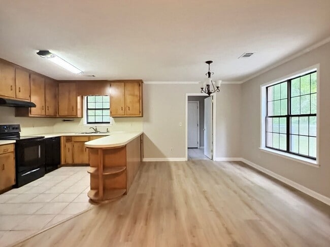 Building Photo - Updated 3 bedroom, 2 full bath in Prattville!