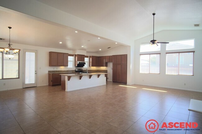 Building Photo - Beautiful 4 Bedroom in Southwest!