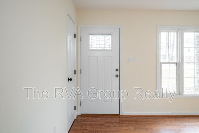Building Photo - 8907 Huntingcreek Terrace