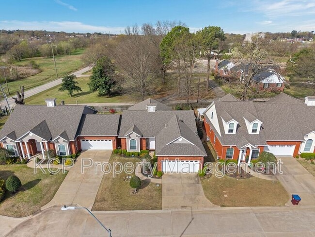 Building Photo - 66 Jeffrey Way