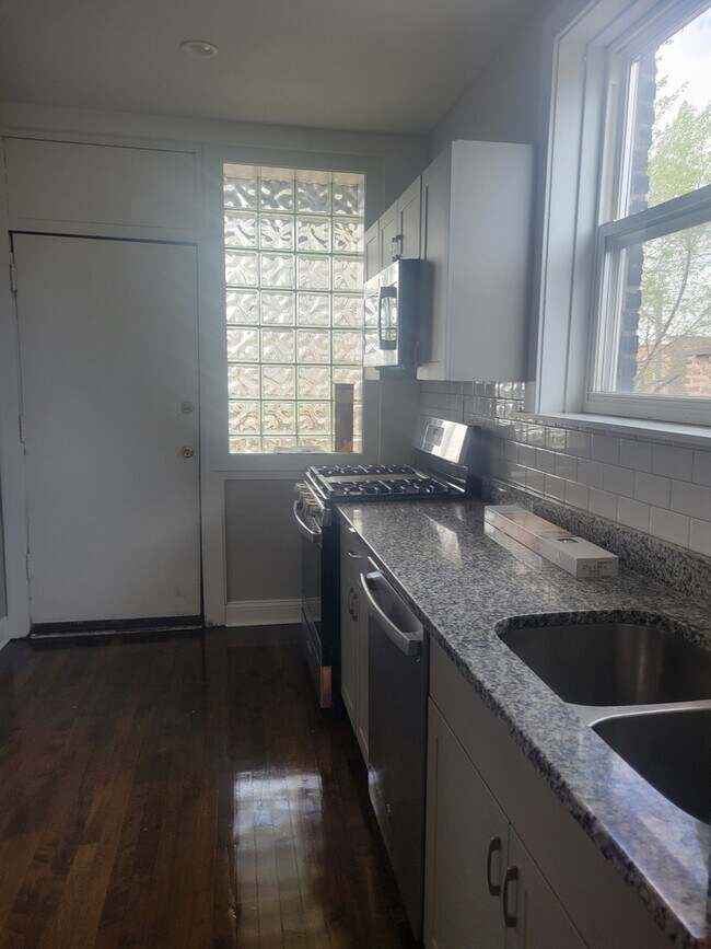 Building Photo - 7918 S Essex Ave