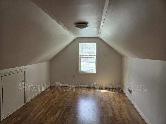 Building Photo - 1326 Ridgeway St