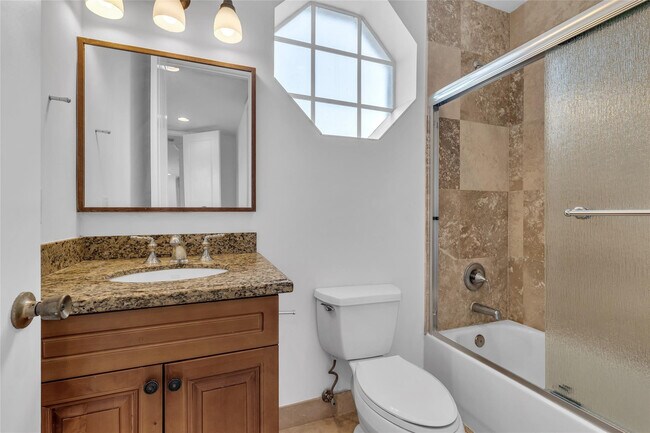 Building Photo - 416 SW 11th St