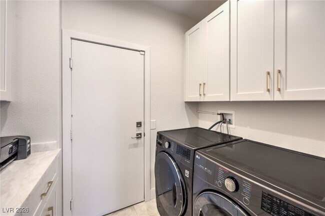 Building Photo - 5404 Avent Ferry St