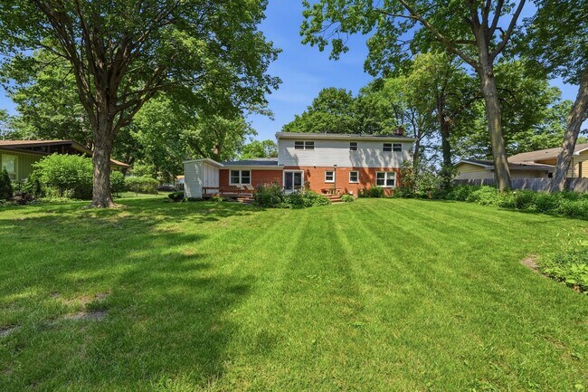 Building Photo - 317 E Forest Ln