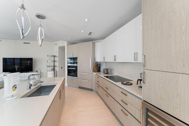 Building Photo - 3100 N Ocean Dr