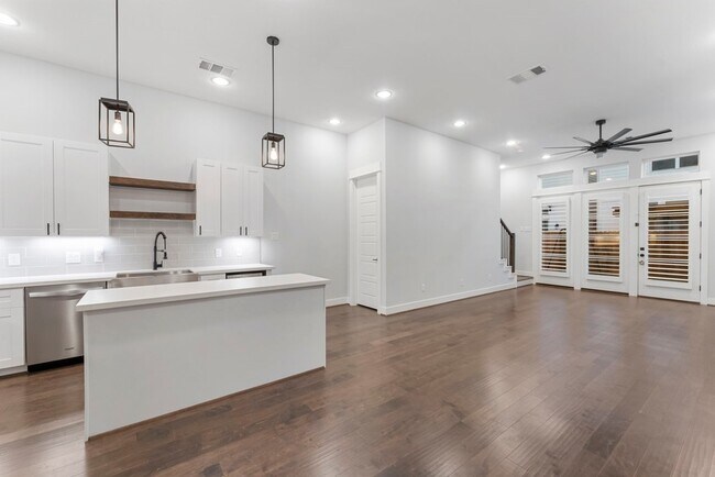 Building Photo - 113 Coronado St