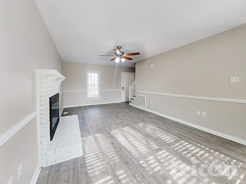 Building Photo - 820 Shadow Lake Dr