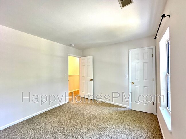 Building Photo - 5400 Greggs Landing