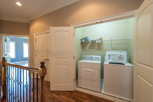 Building Photo - 913 Telfair Close