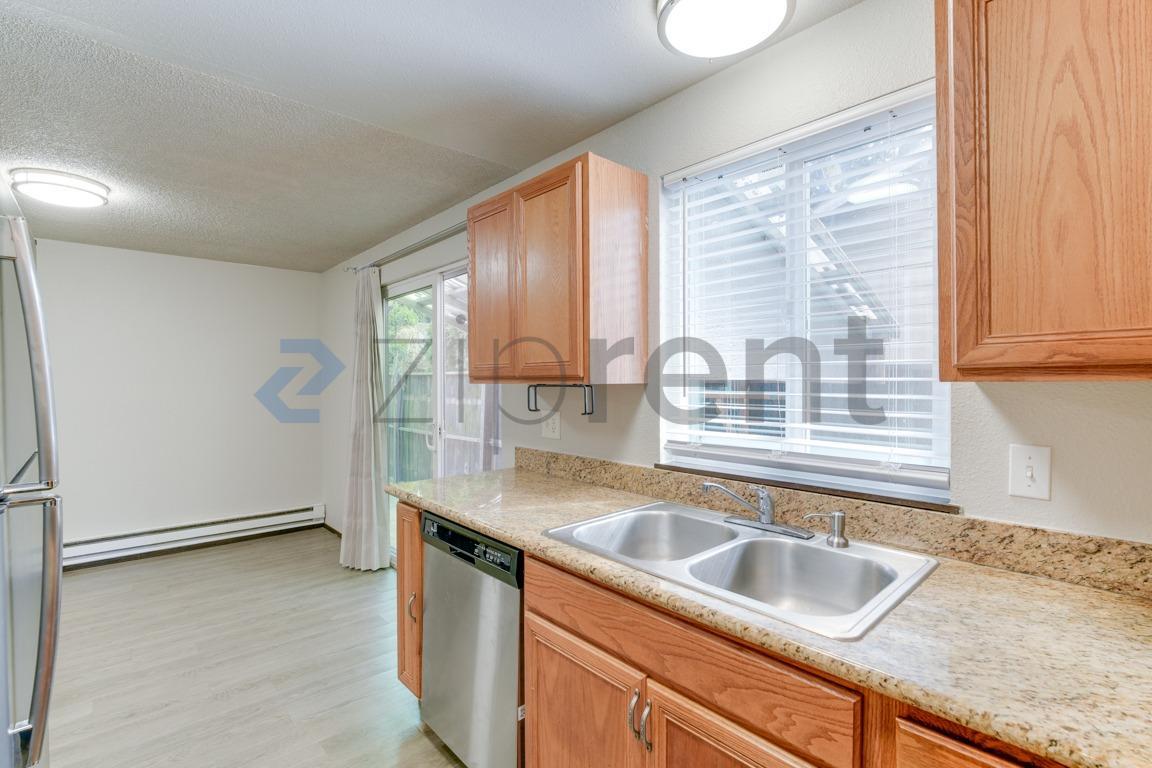 Building Photo - Unit A