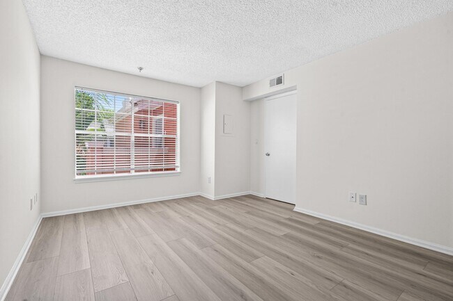 Building Photo - 1125 Crystal Way