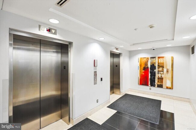 Building Photo - 1150 K St NW