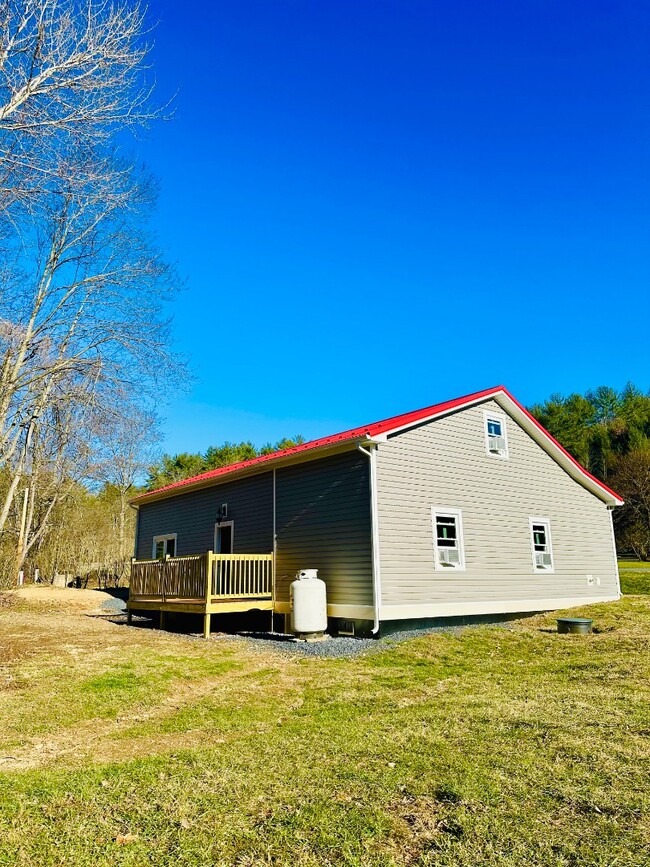 Building Photo - 19557 Brocks Gap Rd