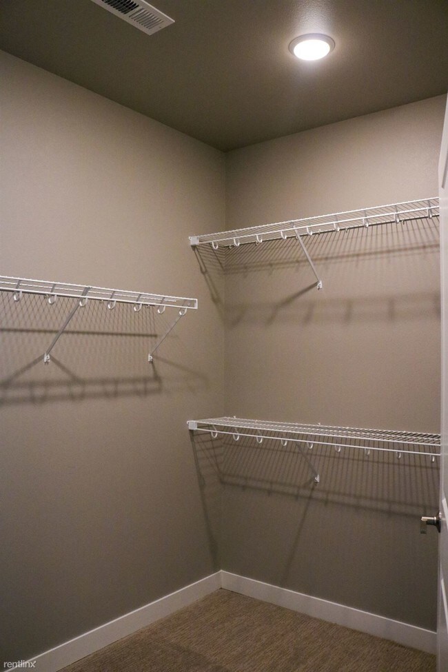 Building Photo - 2 br, 2 bath  - Maplewood Townhomes